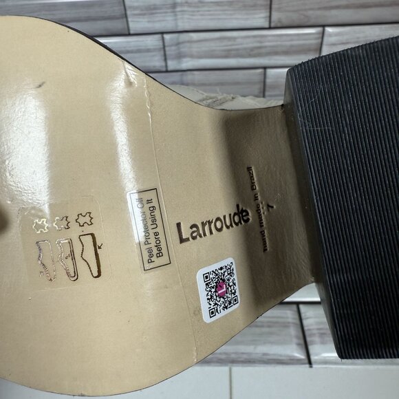 Larroude Women's Cream Leather JAMES Pointed Toe Gold Hardware Boots Size 7-NEW - Picture 7 of 7